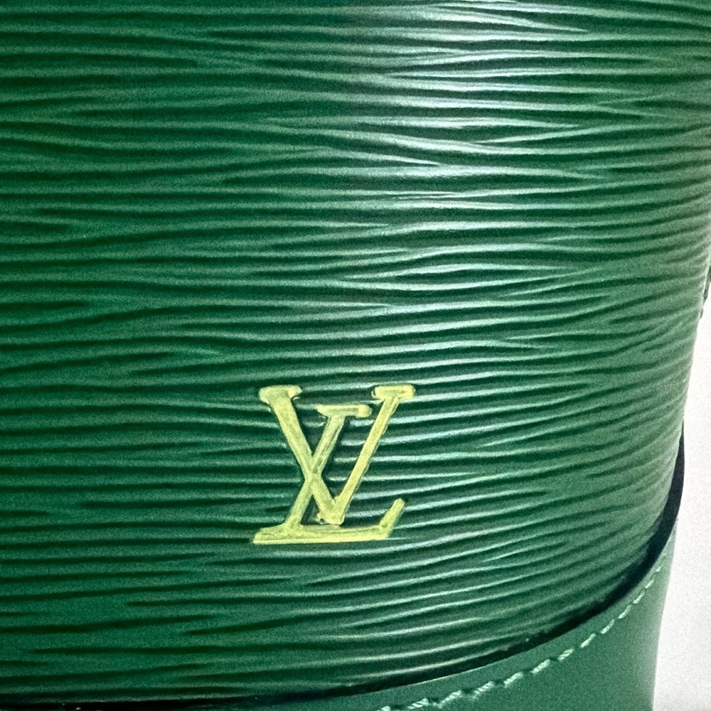 Sale!! Louis Vuitton Green Epi Leather Alma 🍃 - Picture 6 of 15